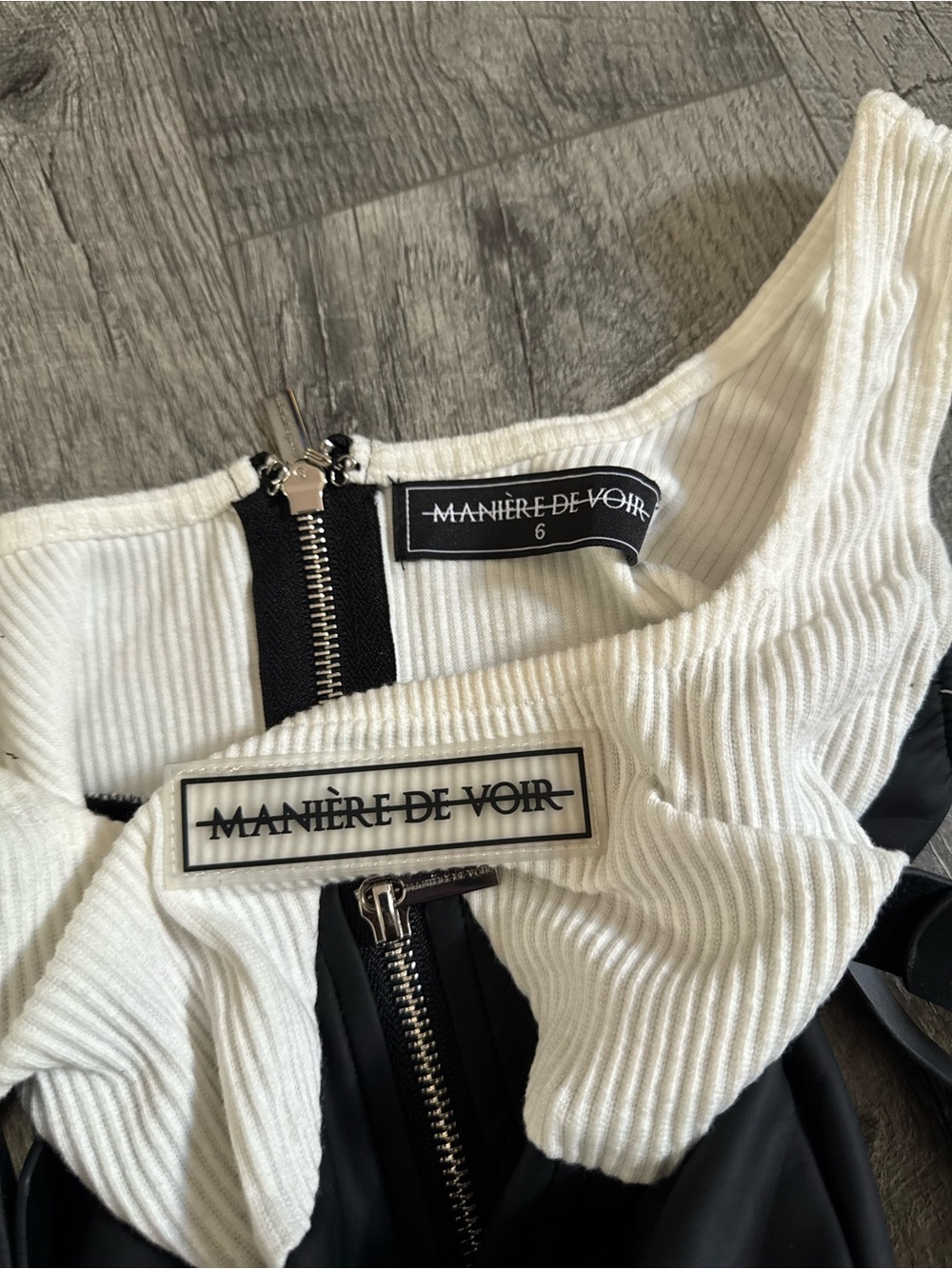 Manière De Voir: Black White Colorblock Ribbed Zip Front Crop Tank, 6 - Picture 7 of 13